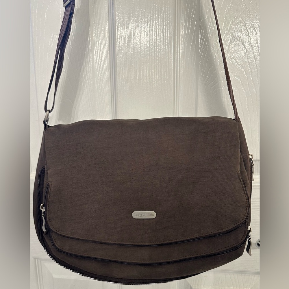 baggallini laptop bag - excellent brand & magnetic 🧲